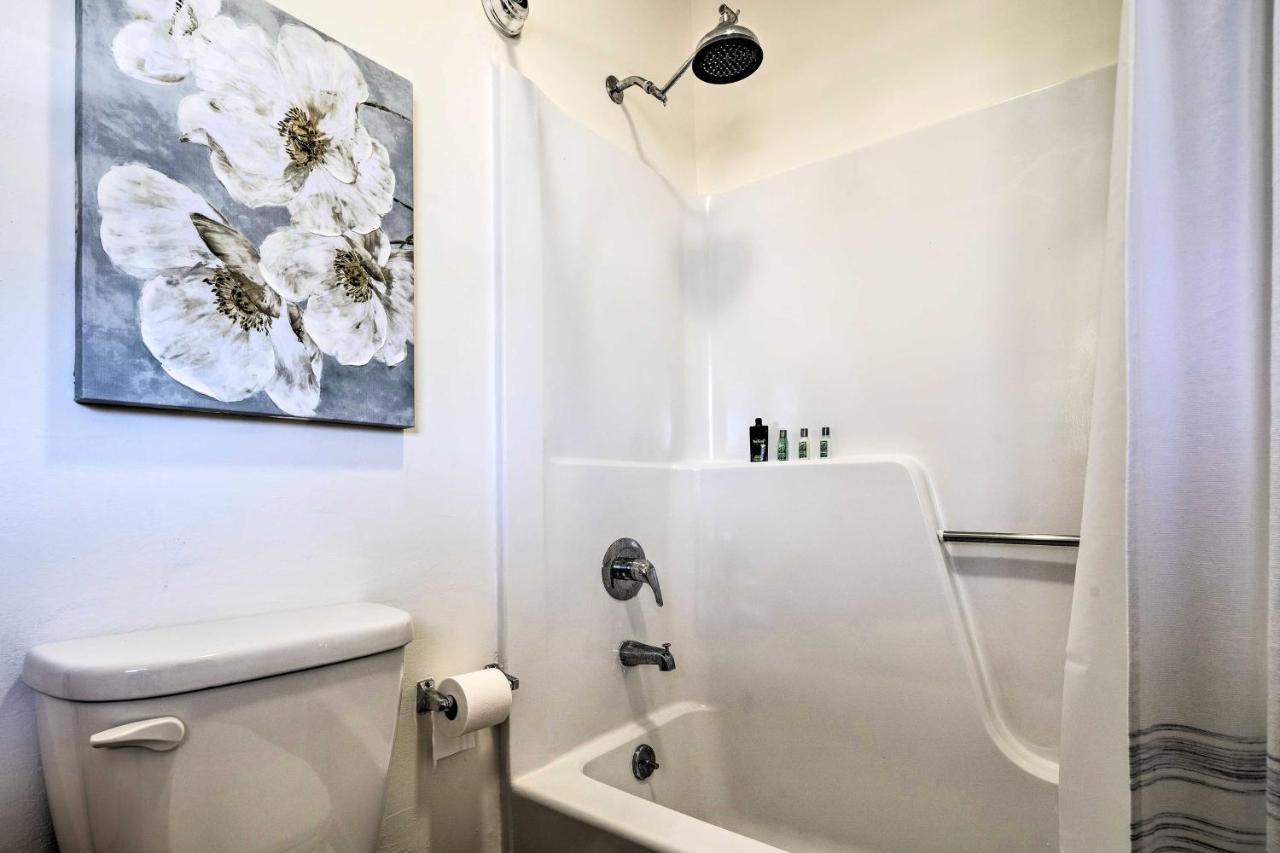 Lake Lure Studio With Private Balcony And Pool Access! 外观 照片