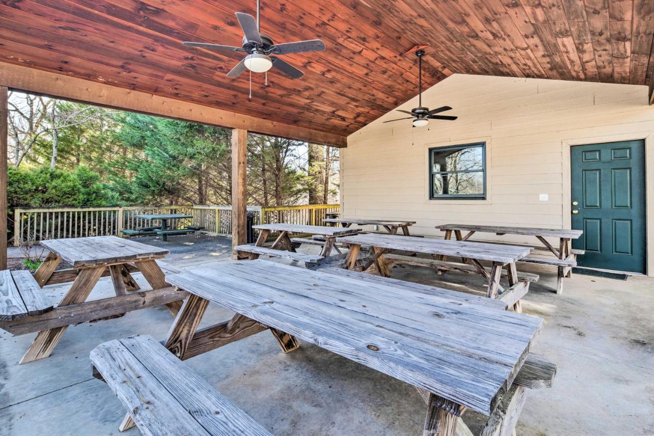 Lake Lure Studio With Private Balcony And Pool Access! 外观 照片