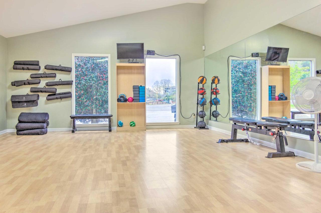 Lake Lure Studio With Private Balcony And Pool Access! 外观 照片