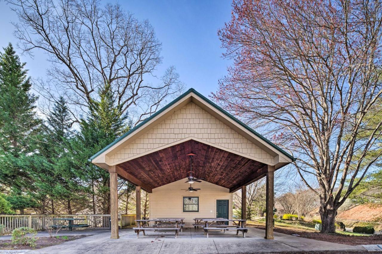 Lake Lure Studio With Private Balcony And Pool Access! 外观 照片